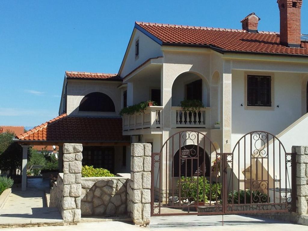 Apartments Franjo マリ・ロシニュ エクステリア 写真