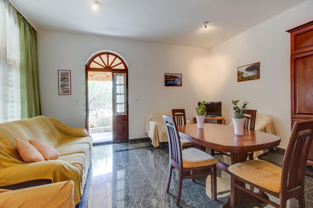 Apartments Franjo マリ・ロシニュ 部屋 写真