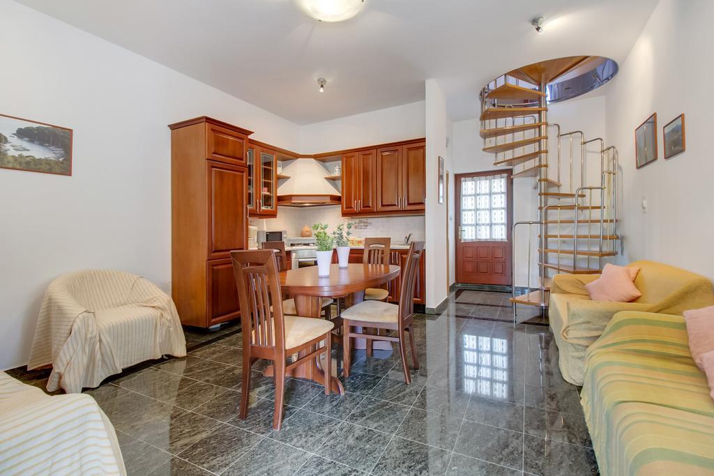 Apartments Franjo マリ・ロシニュ 部屋 写真